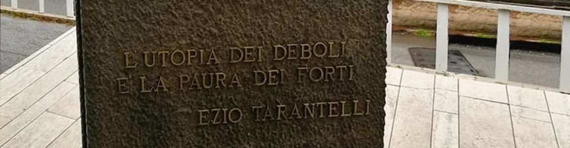 monumento nell’Edificio di Economia a ricordo di Ezio Tarantelli