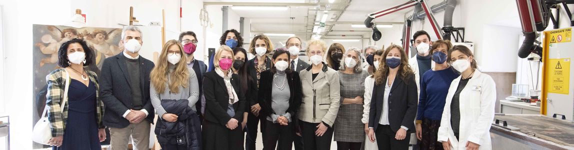 Foto di gruppo in laboratorio