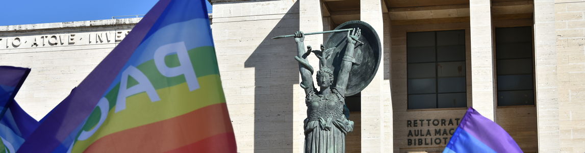 Minerva con bandiere della pace