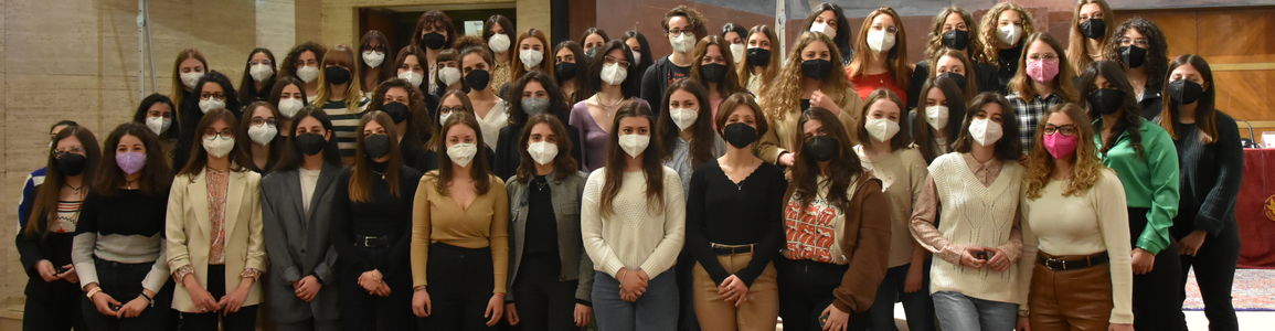 foto di gruppo delle ragazze iscritte ai corsi stem che hanno vinto la borsa di studio