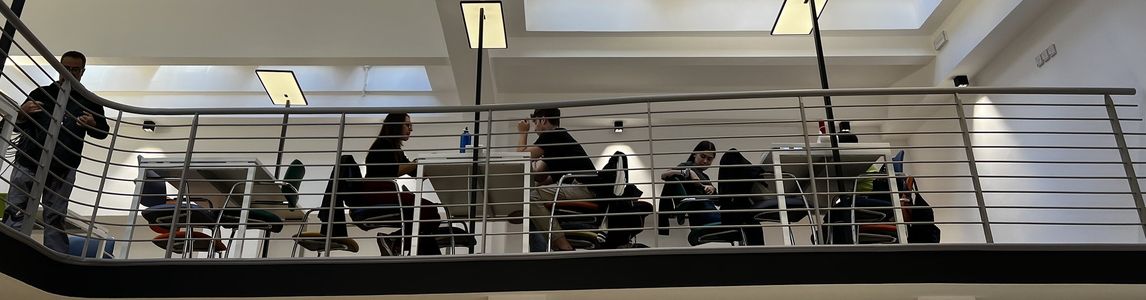 studenti nel nuovo spazio studio