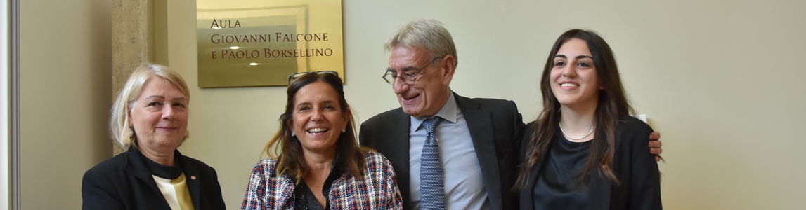 Direttrice generale, rettrice, preside giurisprudenza e studentessa