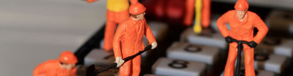 Riproduzione in miniatura di operai al lavoro
