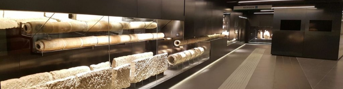 Allestimento della Stazione S. Giovanni, Metro C di Roma. L'atrio d'ingresso Proff. archh. A. Grimaldi e F. Lambertucci con gli archh. L. Carriero, A. Farris, V. Ottavino, L. Viola, S. Quagliotto (Laboratorio RELAB, Dipartimento di Architettura e Progetto di Sapienza Università di Roma) Master ALA 2021-2022