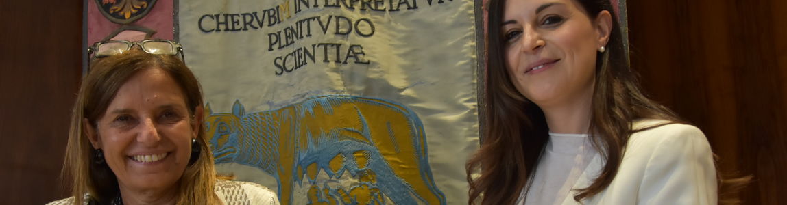 Antonella Polimeni con Maria Cristina Pisani che mostrano il protocollo di intesa