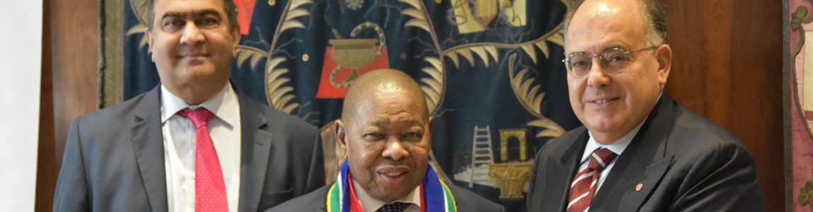 Ministro del Sud Africa e Rettore Ministro del Sud Africa e Rettore