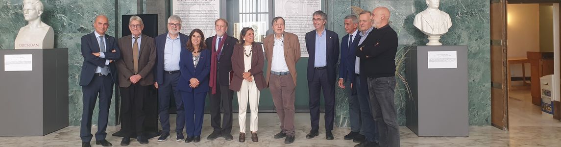 foto di gruppo dei presidi di Facoltà con la rettrice Polimeni e il premio Nobel per la Fisica Parisi