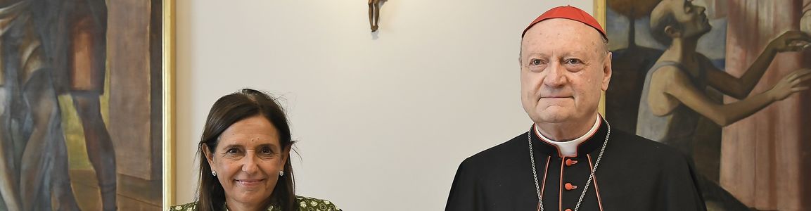 Foto di Vatican Media Rettrice con il Cardinale Ravasi mentre firmano l'accordo - Foto di Vatican Media