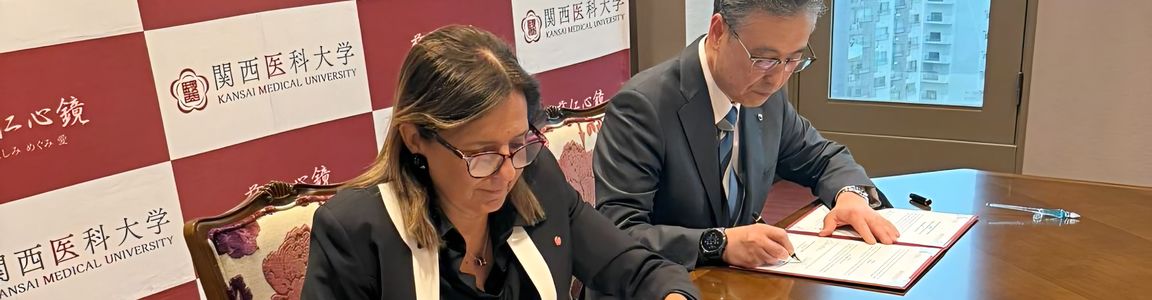 Rettrice durante la firma del Memorandum