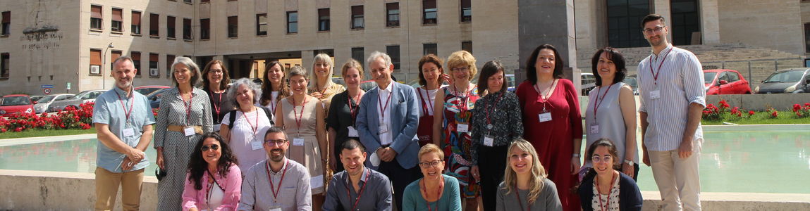 Gruppo dei bibliotecari sotto la Minerva