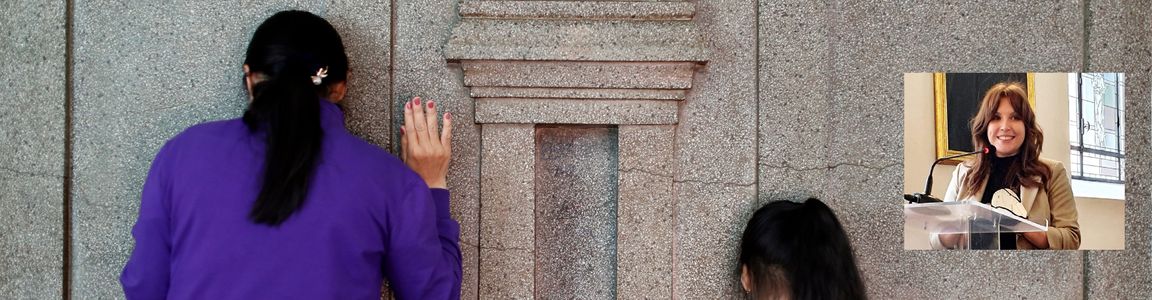 madre e figlia davanti a un tempio in India e ritratto di Romina Rossi