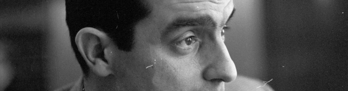 Fotografia in bianco e nero di Italo Calvino