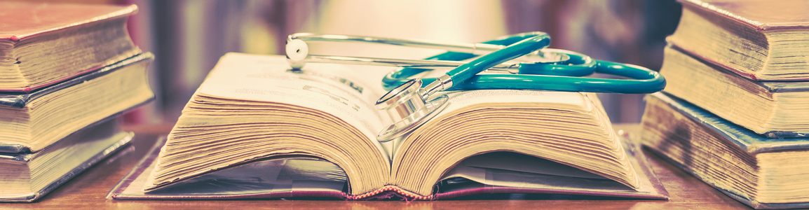 libro e stetoscopio