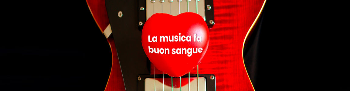chitarra con cuore immagine decorativa