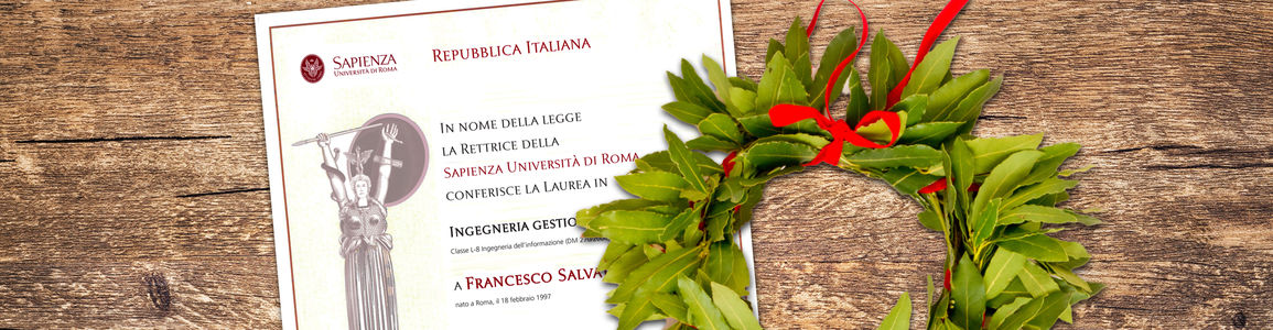 pergamena di laurea e corona d'alloro 