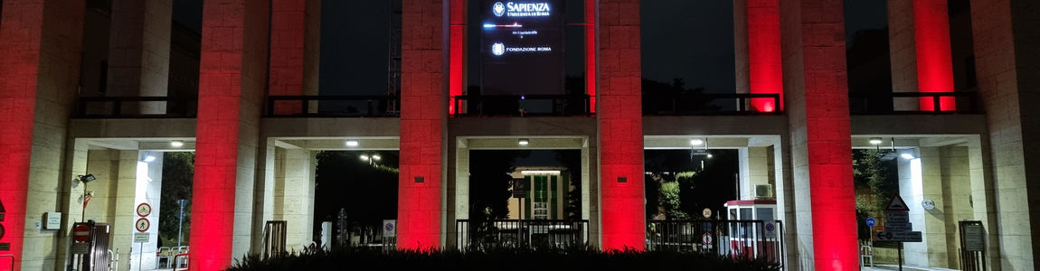 Propilei della Sapienza illuminati di rosso