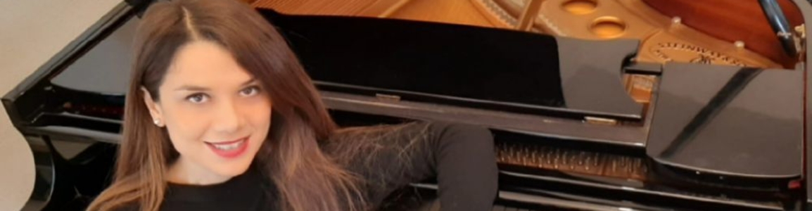 Silvia DAugello al piano Silvia DAugello al piano