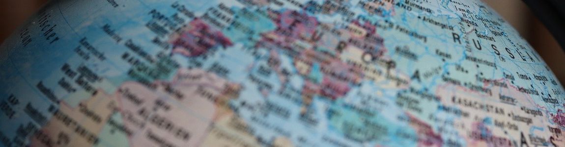 mappamondo con barchetta origami