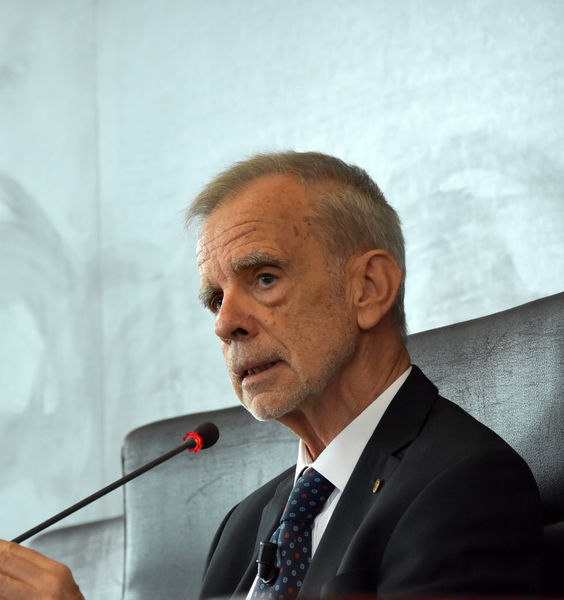 Event in Italian. Convegno in ricordo di Luca Serianni