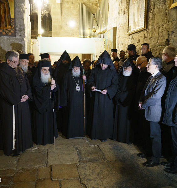 Santo Sepolcro: la cerimonia di rimozione della prima pietra della Basilica dà il via alle attività di scavo coordinate dalla Sapienza