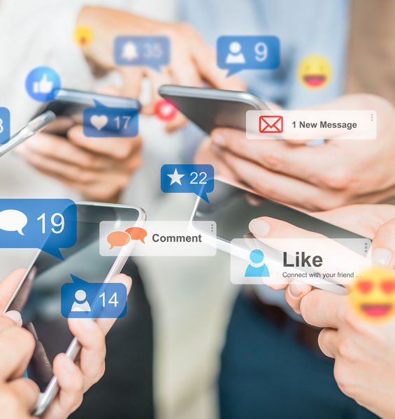 Testi brevi e lessico semplice: come si è evoluta la comunicazione digitale negli ultimi trent’anni 