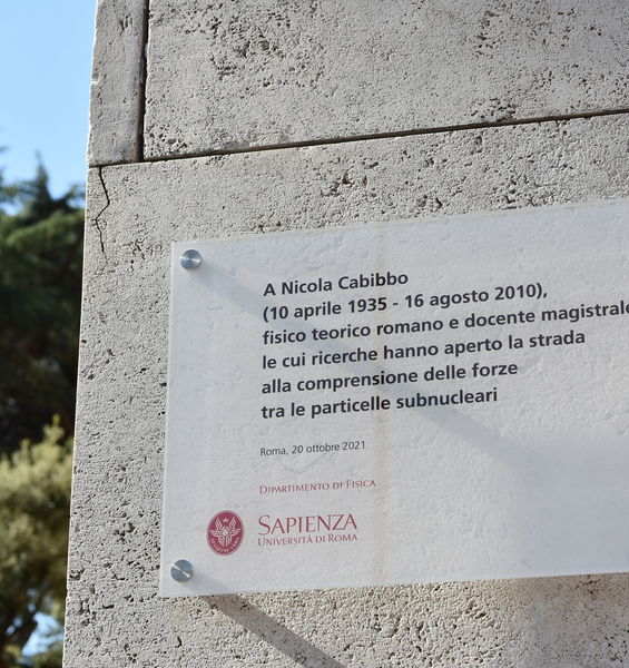 Cerimonia di svelamento della targa in memoria di Nicola Cabibbo