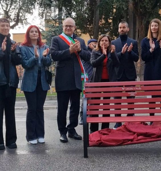 Il Senato Accademico condanna unanimamente con fermezza la distruzione della panchina rossa in Sapienza