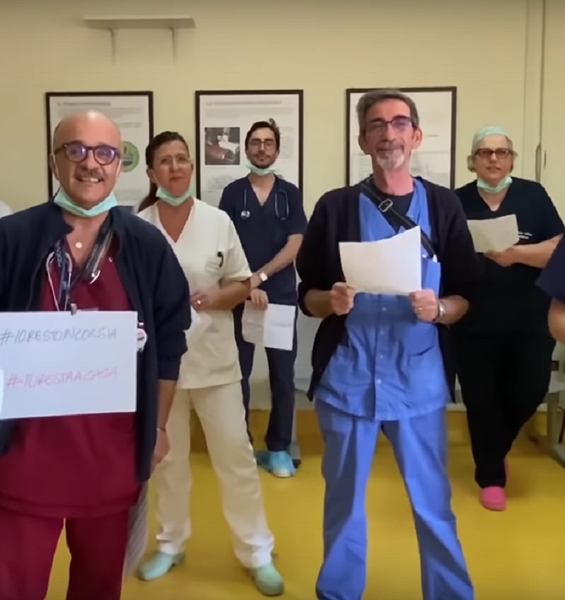 Il canto libero dei medici contro il Coronavirus, nel coro anche i dottori della Sapienza