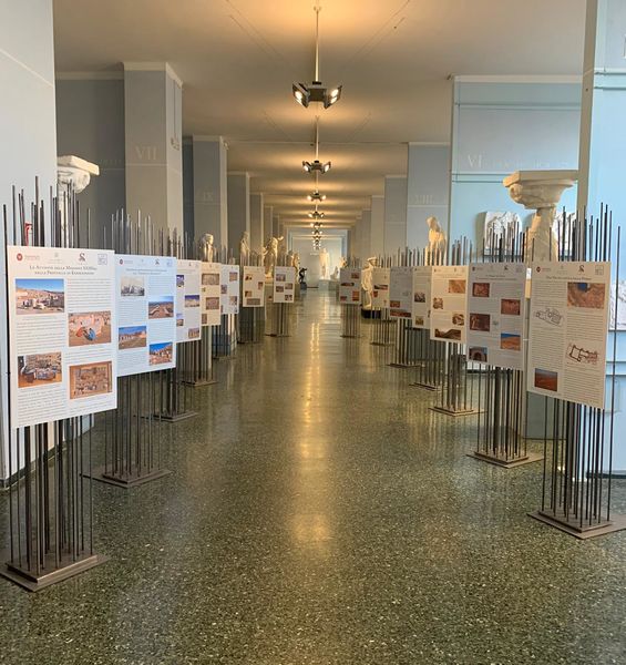Oltre le colonne di Media: un percorso espositivo progettato dagli studenti