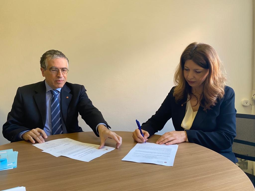 L&#039;Ambasciatrice e il Direttore del Dipartimento di Scienze dell’antichità firmano l’accordo di collaborazione