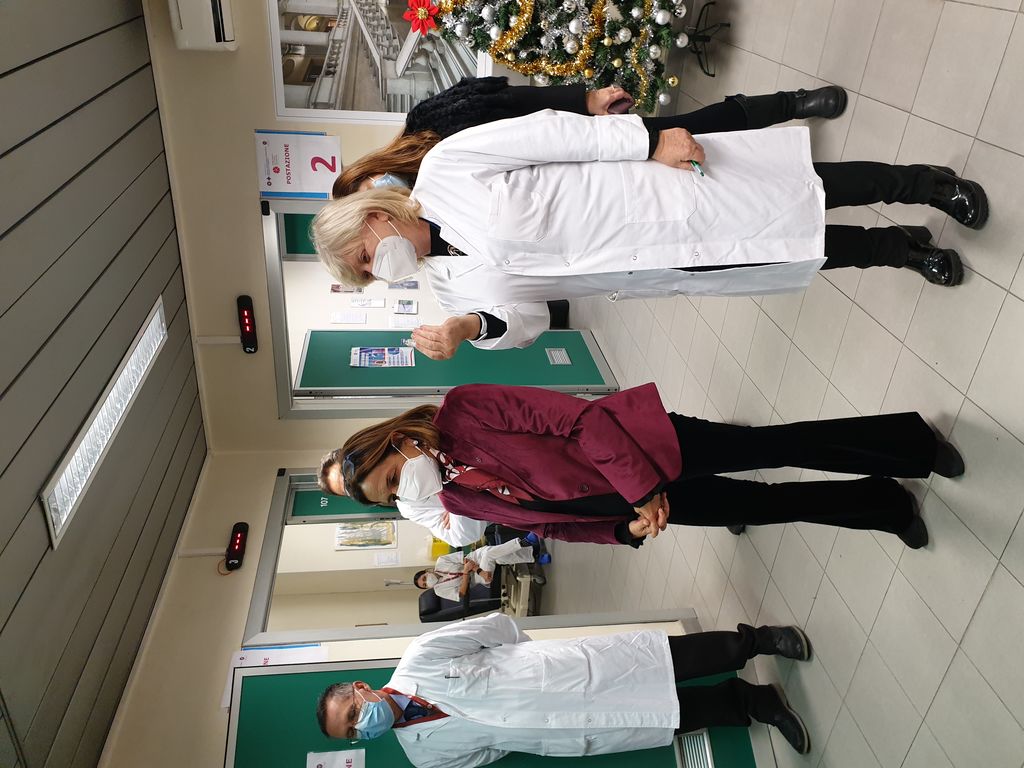 La rettrice Antonella Polimeni e la direttrice della Farmacia del Policlinico Enrica Maria Proli
