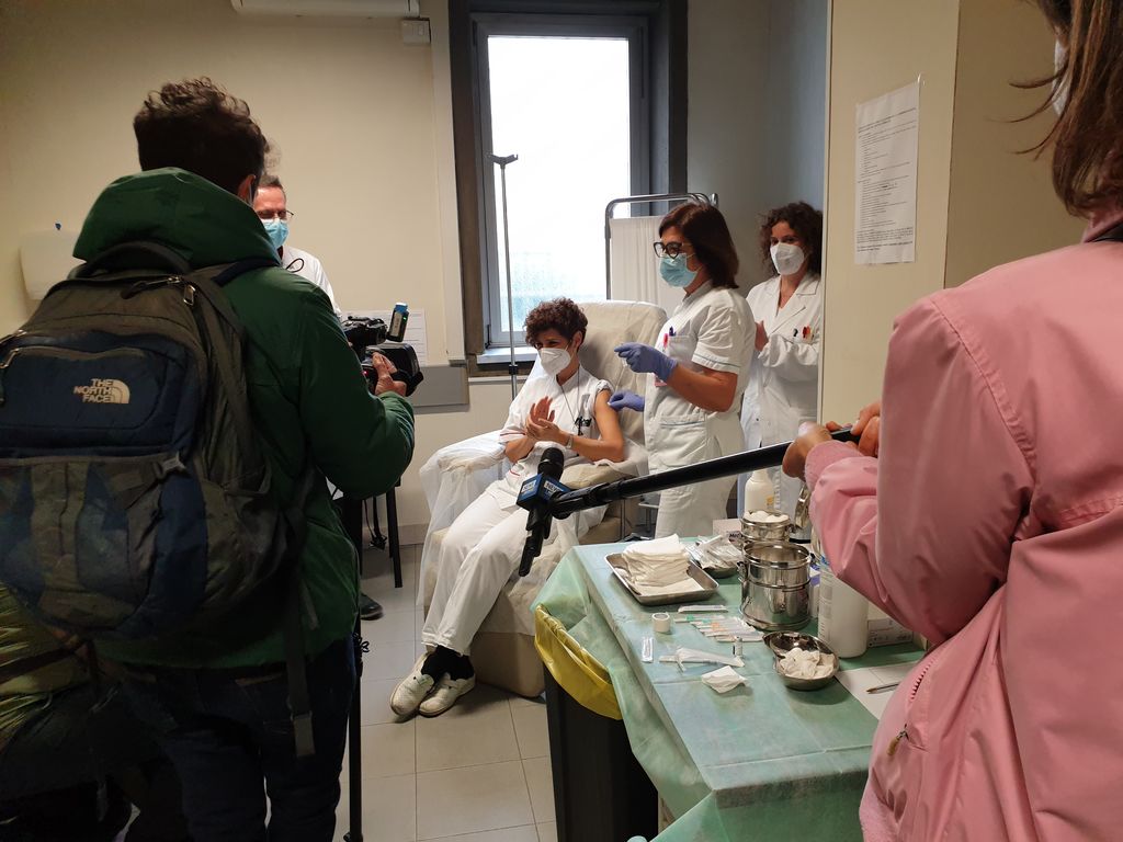 Prima somministrazione di vaccino anti-COVID