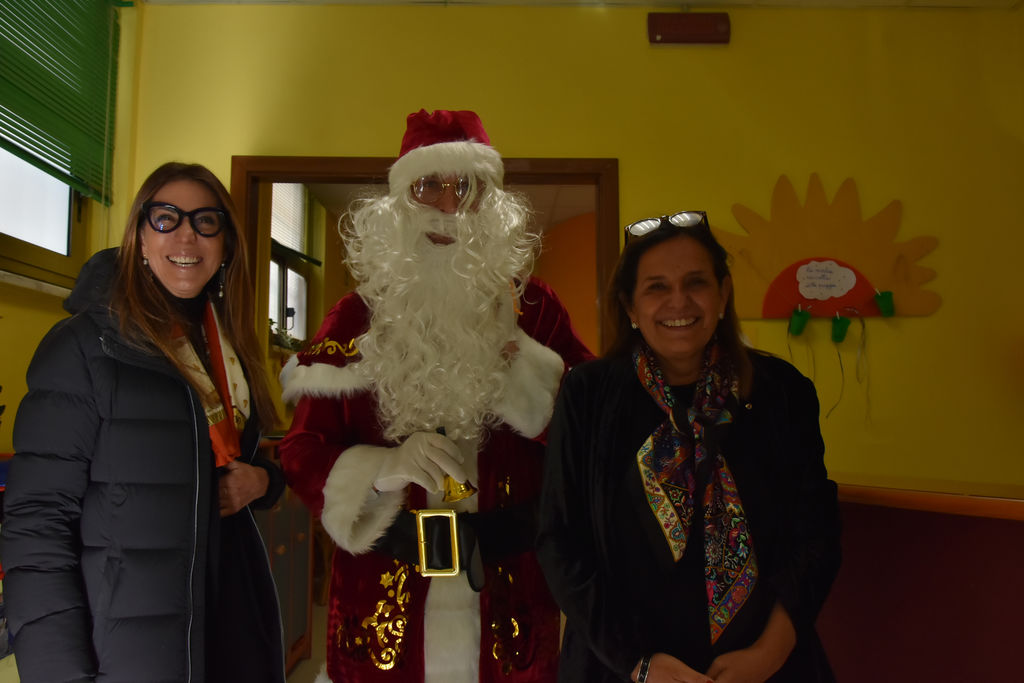 Loredana Segreto e Antonella Polimeni insieme a Babbo Natale