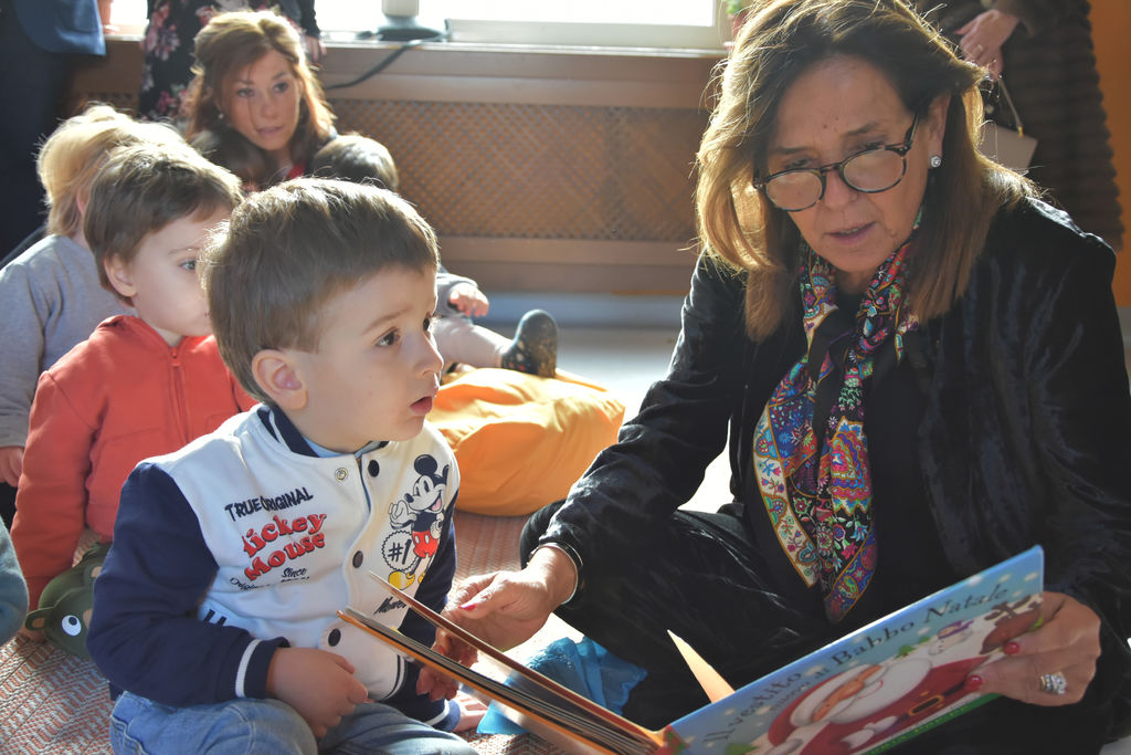 La rettrice Antonella Polimeni legge una storia alle bambine e ai bambini 