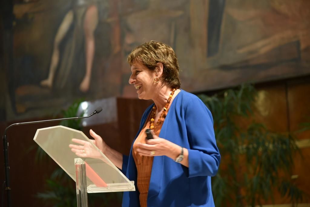 La Ministra Cristina Messa saluta Giorgio Parisi in aula magna 