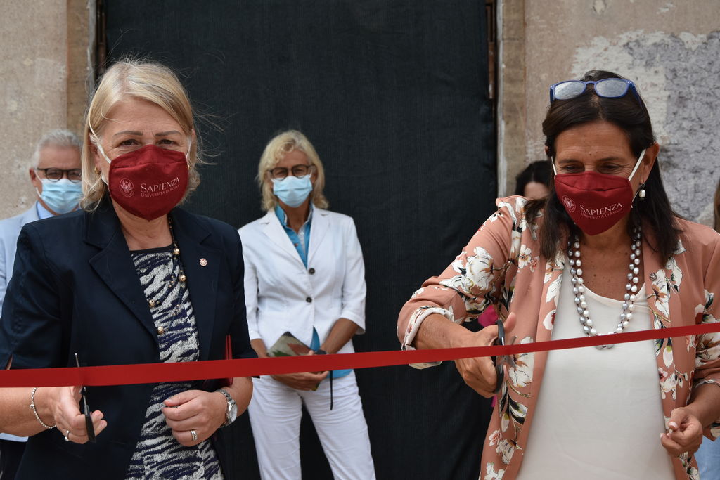 Rettrice e Direttrice generale al momento del taglio del nastro -Foto di Stefania Sepulcri