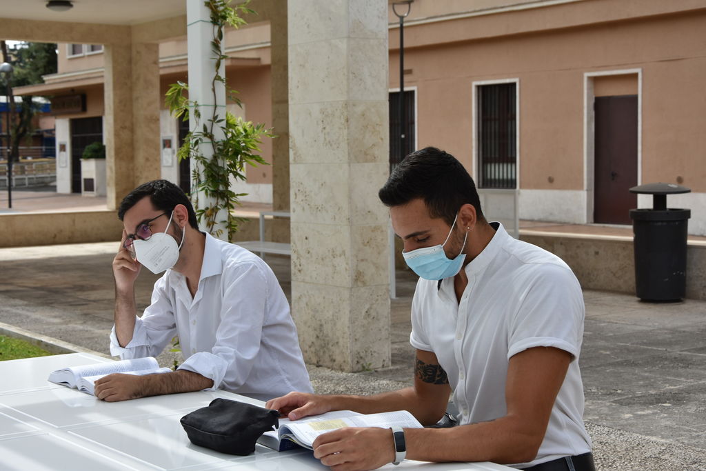Studenti che studiano nelle nuove strutture -Foto di Stefania Sepulcri