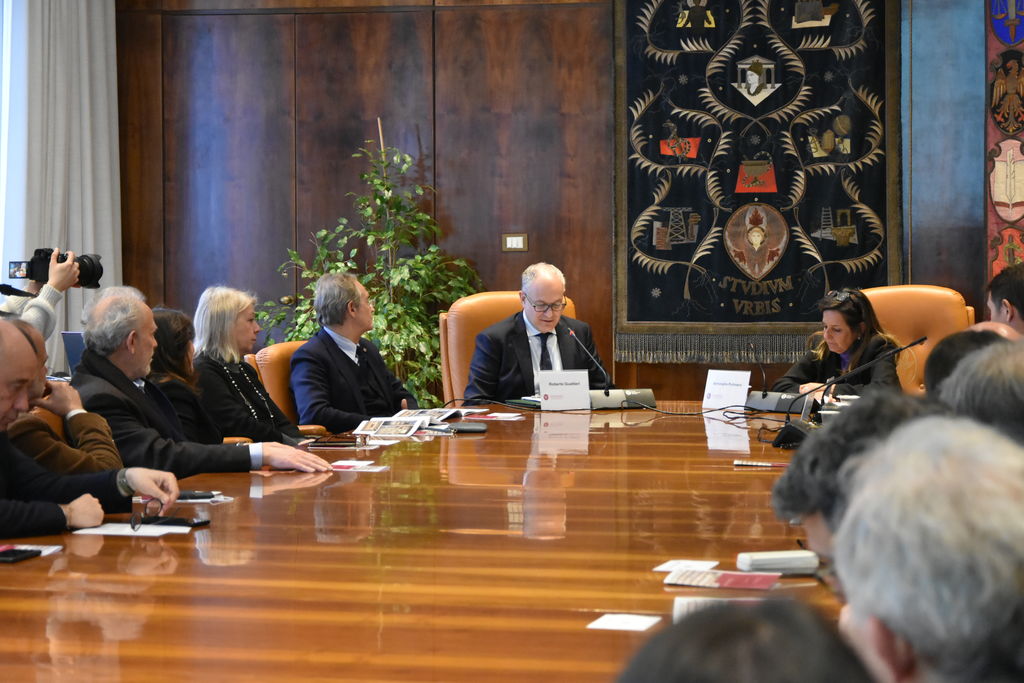 Foto di gruppo durante la presentazione del progetto