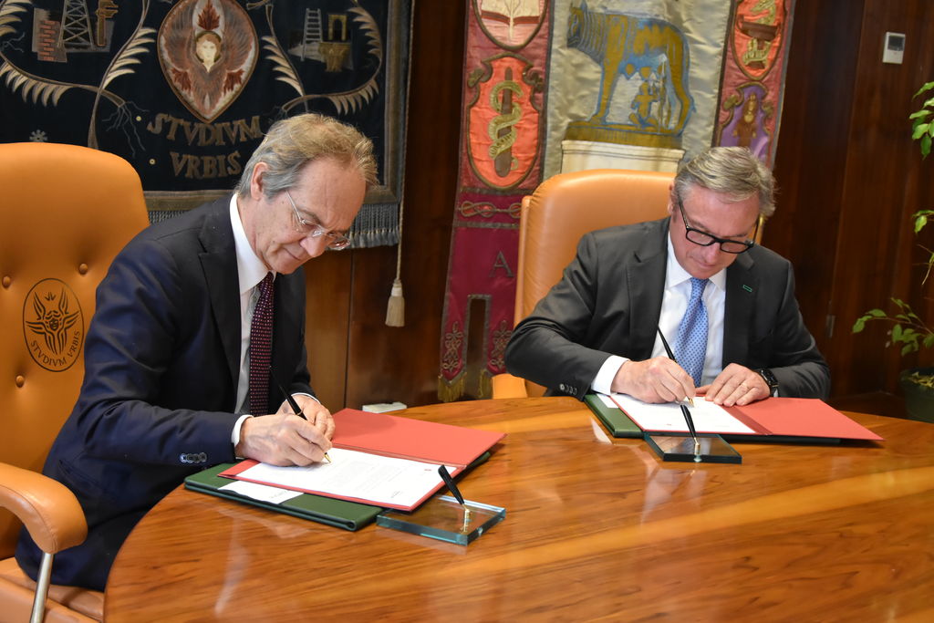 Foto della firma dell accordo quadro 
