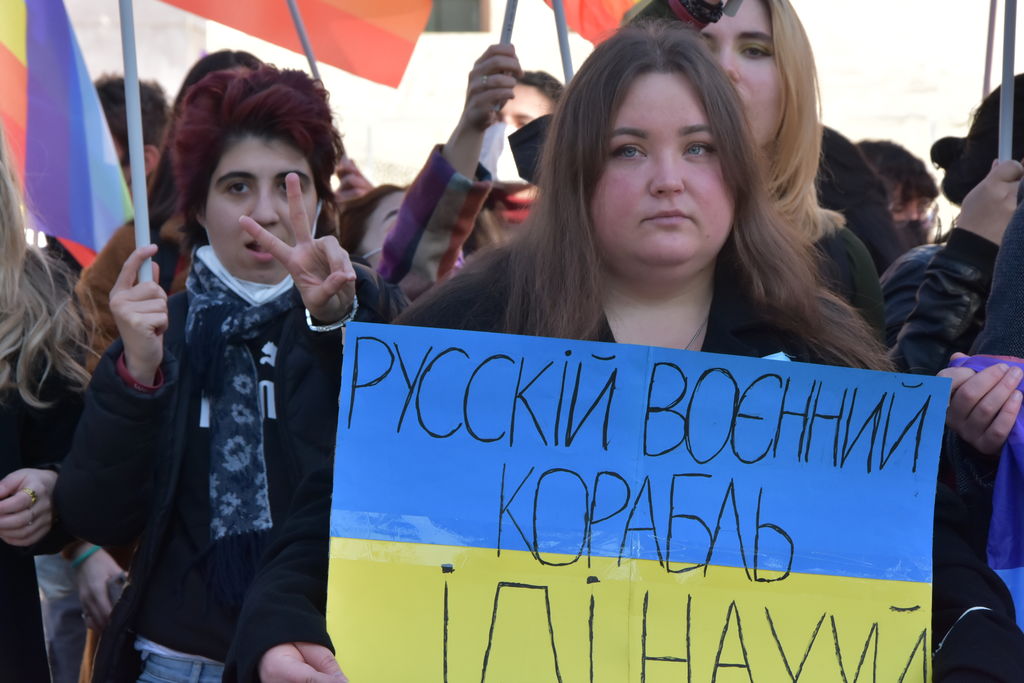 Ragazze alla manifestazione del 2 marzo per la pace