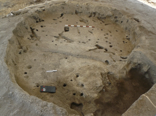 Resti di una casa neolitica a Boncuklu, in Turchia, risalente a circa 10.000 anni fa. Credit: Prof. Douglas Baird