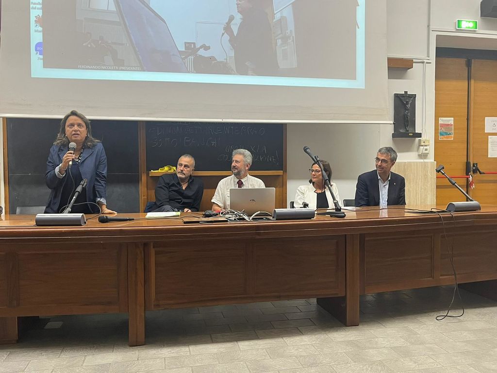 Francesca Cutruzzolà (vicedirettrice del Dipartimento di Scienze biochimiche), Martino Luigi Di Salvo (vicepresidente del corso di laurea in Biochemistry), Roberto Contestabile (presidente del corso di laurea), Mariangela Biava (vicepreside della Facoltà di Farmacia e medicina), Riccardo Faccini (preside della Facoltà di Scienze mfn)