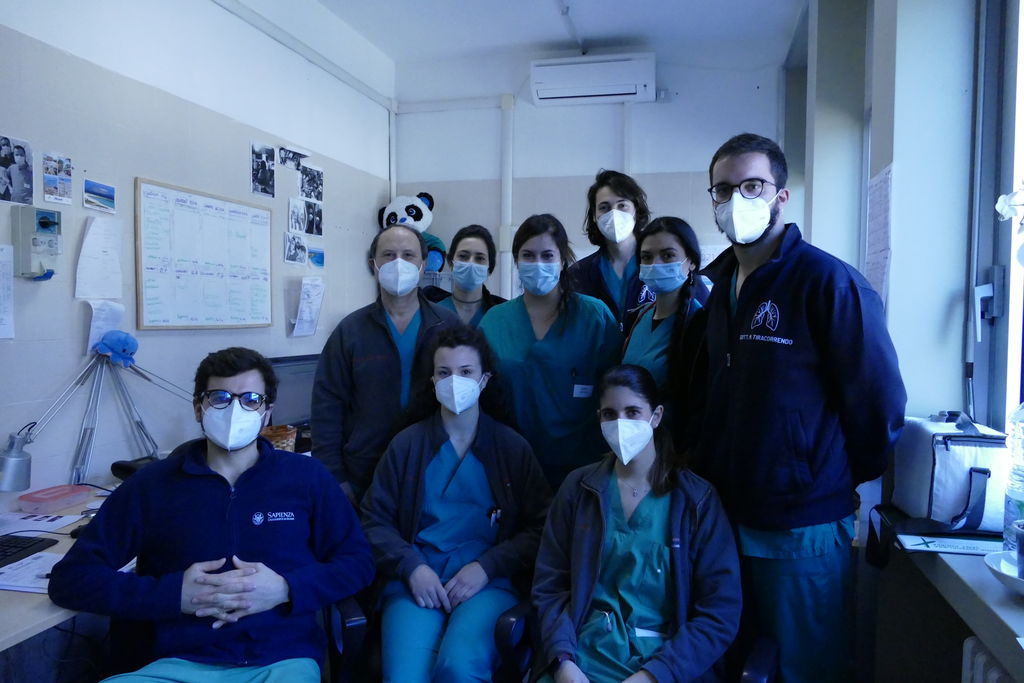 Foto dell'equipe medica e specializzandi