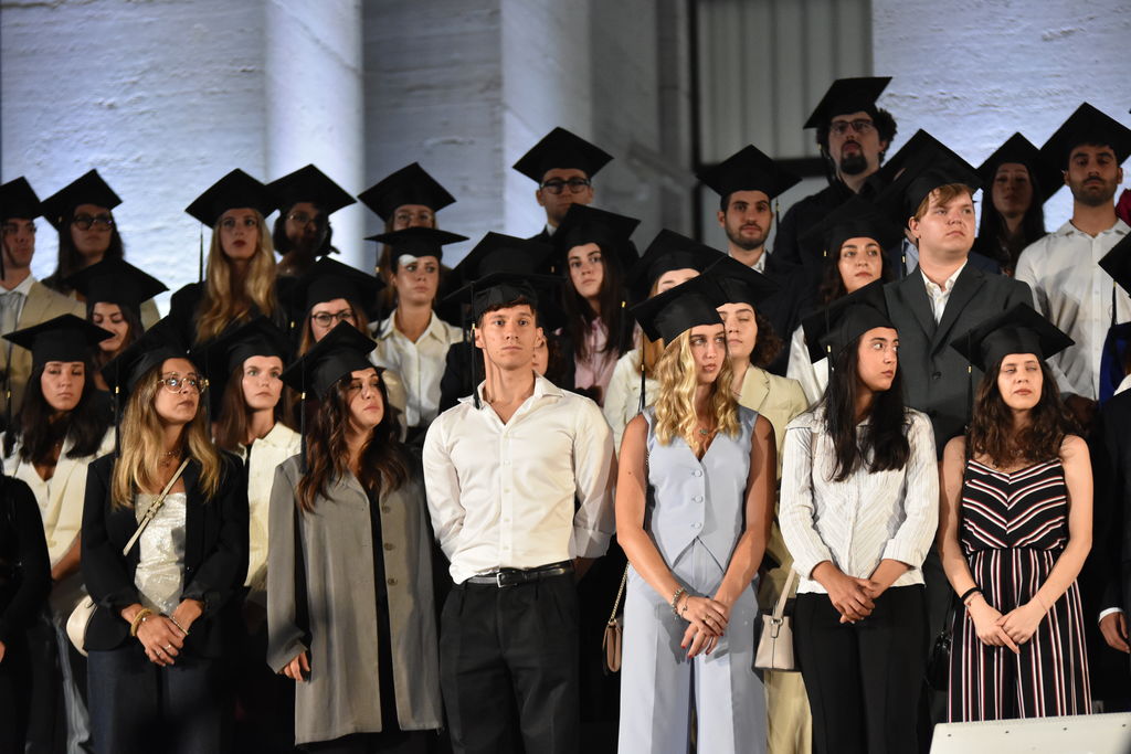 Un gruppo di laureati