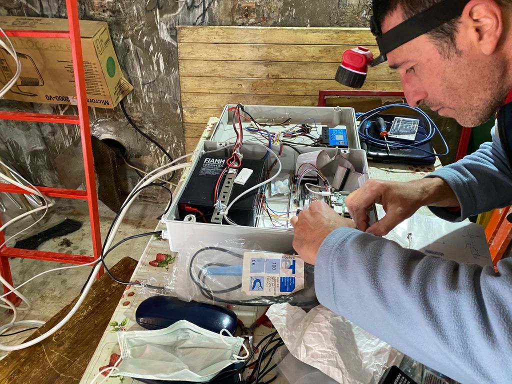 lavoro di ricerca dentro al rifugio