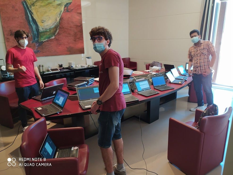 Studenti del Dipartimento di Ingegneria informatica, automatica e gestionale che lavorano al computer