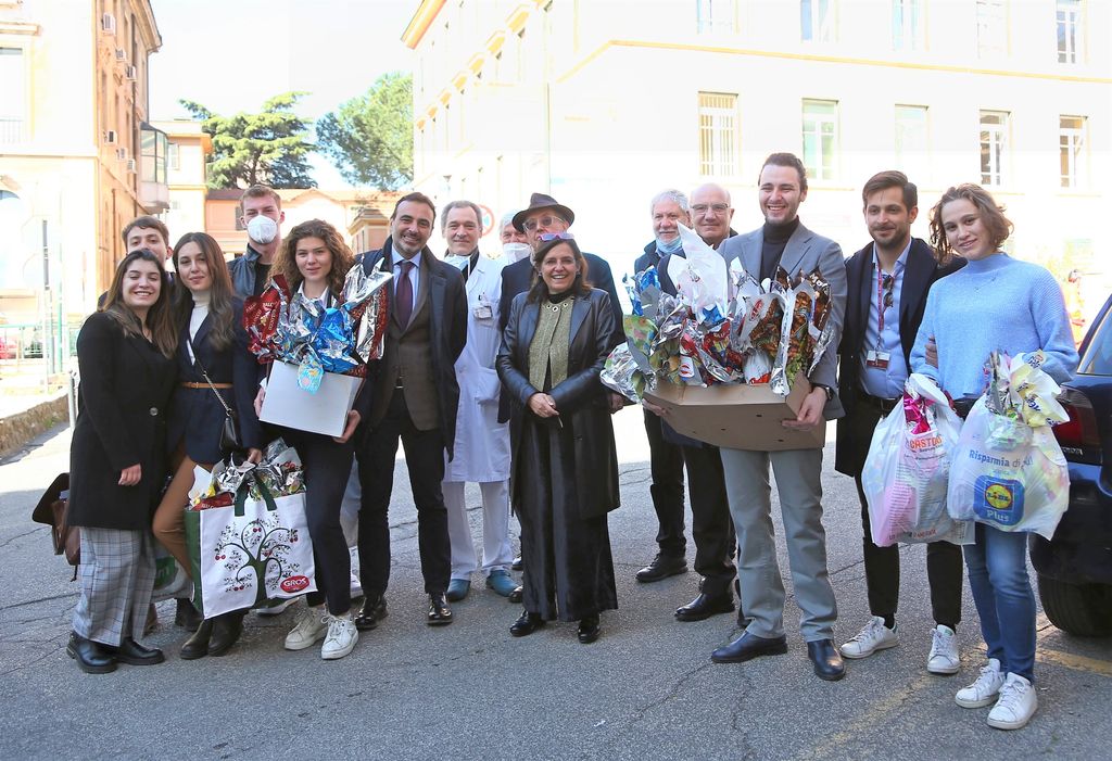 Gruppo studenti con Rettrice