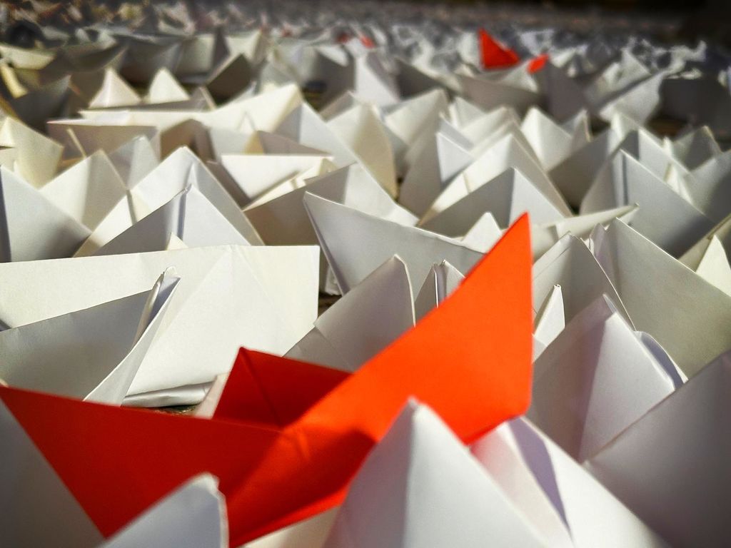 opera d'arte barchette di carta