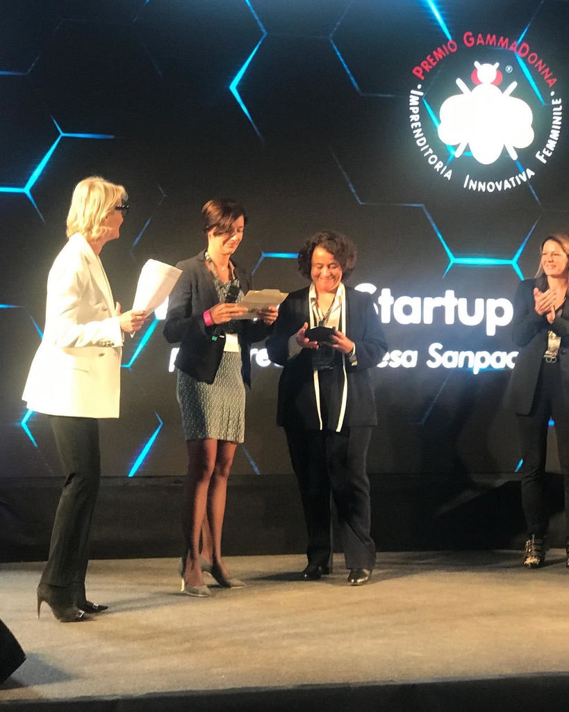 Chiara Petrioli al momento della premiazione