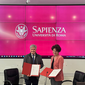 Sottoscrizione del Memorandum of Understanding tra La Sapienza, Università di Roma e l’EMBL rappresentate rispettivamente dal Prorettore alle Politiche per l’Internazionalizzazione Bruno Botta e dalla Direttrice Generale dell’EMBL Edith Heard.